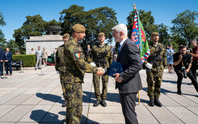72. mechanizovaný prapor vyznamenán Záslužným křížem ministryně obrany ČR I. stupně