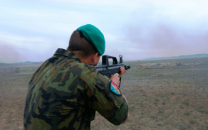 střelba z čínských útočných pušek Type-97