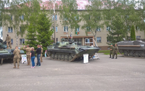 Přehlídka české a americké techniky 