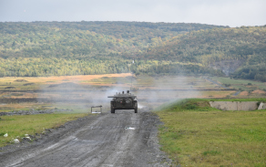 BVP-2 v palebném postavení
