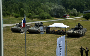 2x CV90 a PUMA