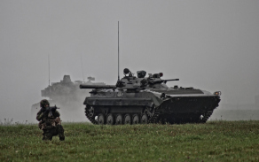 Útok mechanizované čety za podpory tanků
